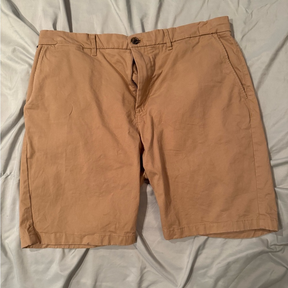 Tommy Hilfiger men’s khaki shorts size 36. Worn once!